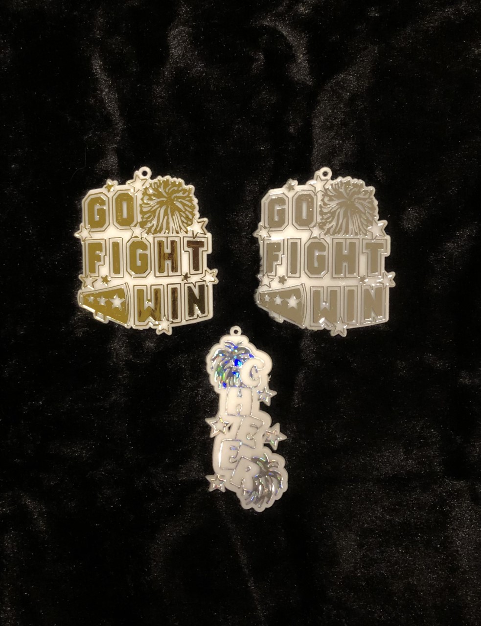 GO FIGHT WIN” CHEER CHARMS IN GOLD MET. 2 PACK – Homecoming Supplies